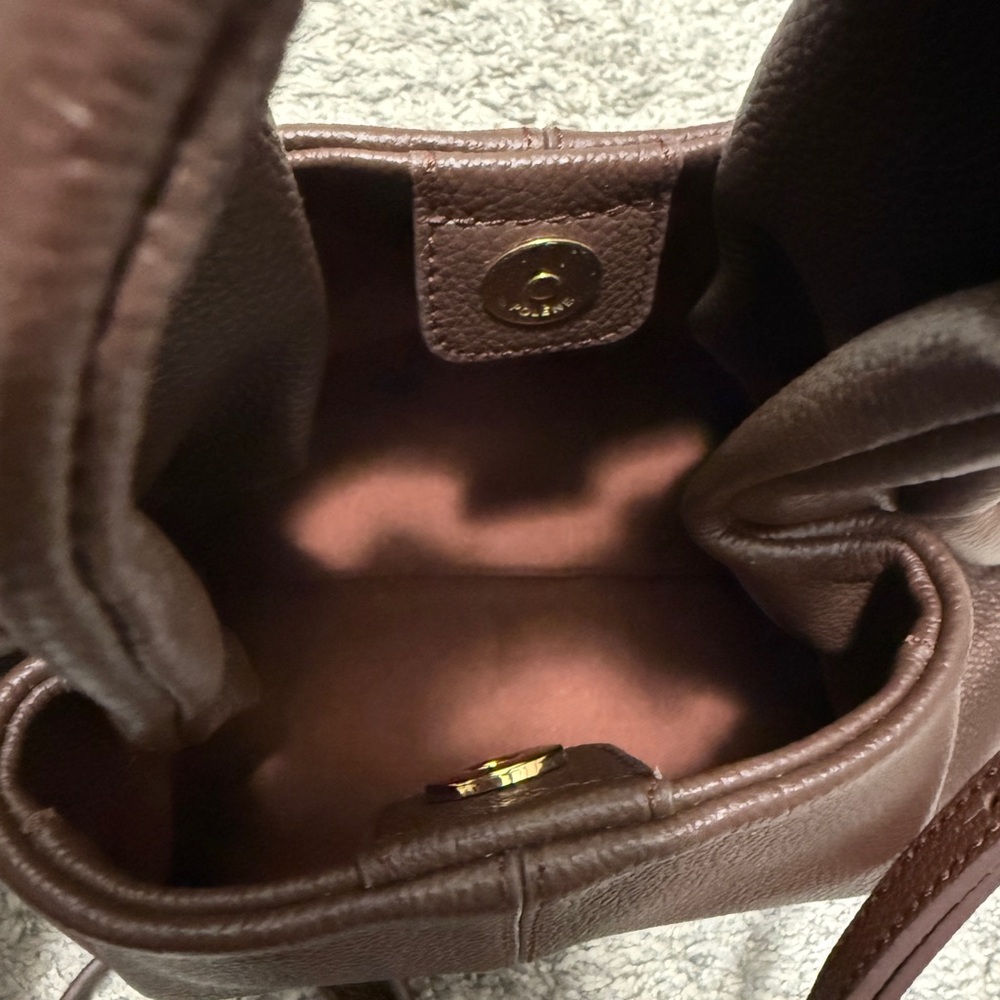 Elegant Brown Leather Handbag - Picture 10 of 10